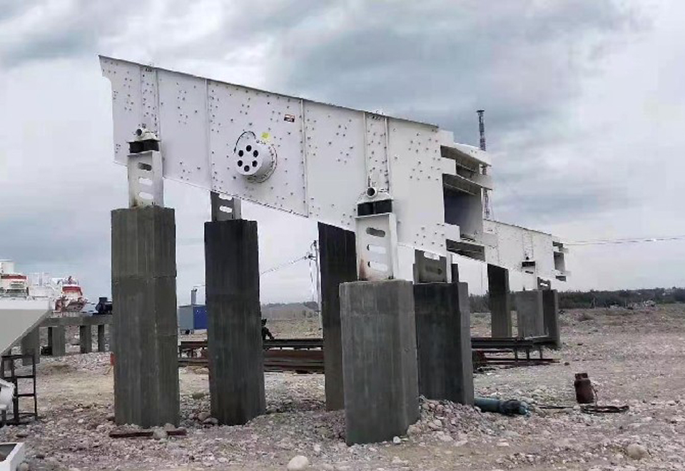 Производственная линия по производству песка компании Тобао Машинери в городском округе Цзюцзян провинции Цзянси.